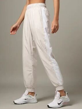 Nike Women’s Track Pants L Beige Polyester Woven Drawstring Elastic 28" Size L